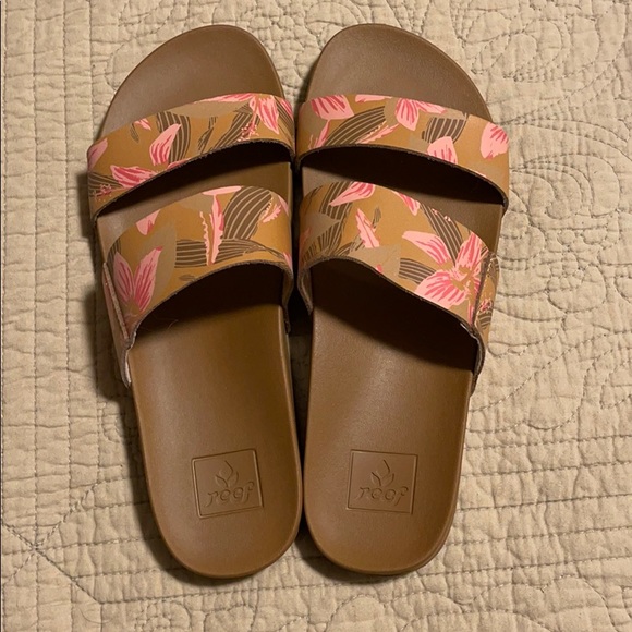 Reef Shoes - REEF sandals NWOT 🌹